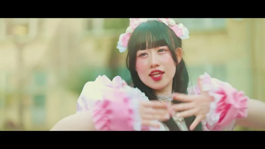 屋外で踊るLapisのメンバー