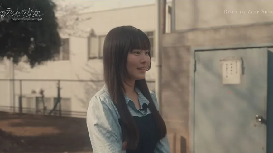 柔らかな自然光の中でのインタビュー