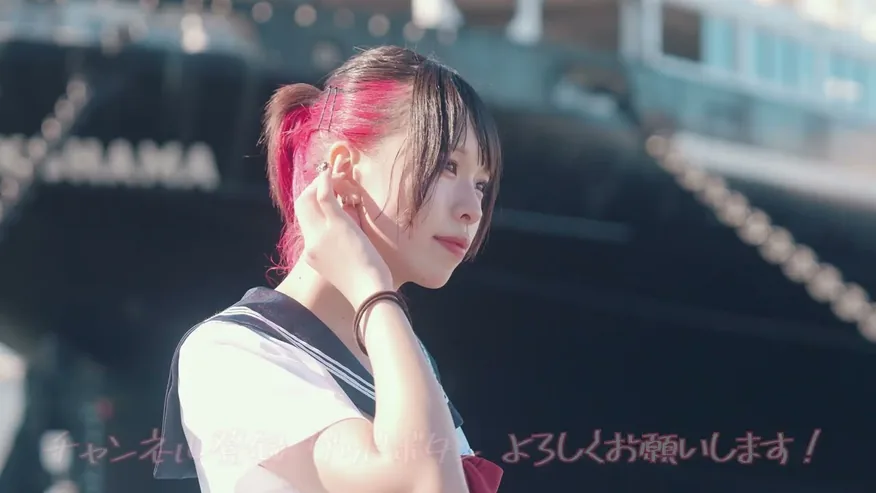 柔らかな光の中で微笑むくるタン